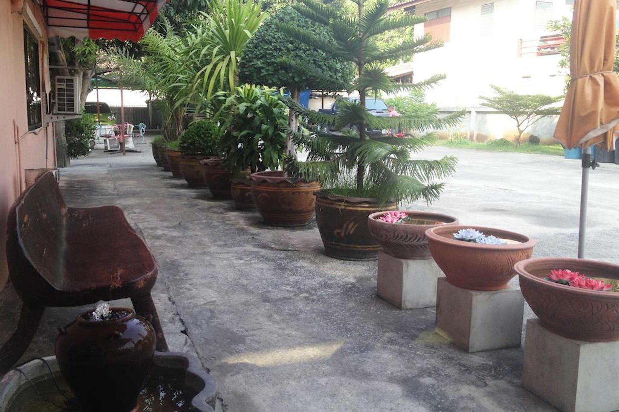 Vareevara Apartment Bangkok Exterior photo